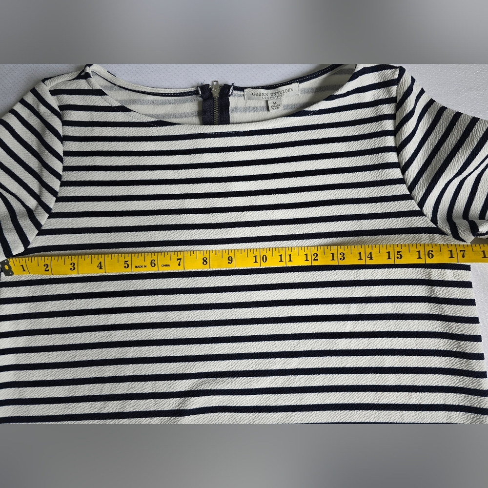 Green Envelope Striped Navy Blue and White Blouse Sz. Medium - Picture 4 of 5